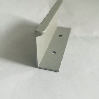 Pièces en aluminium extrudées à angle de 90 degrés, à côté unique, demi-triangle