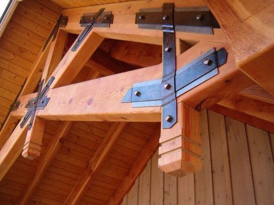 Connecteurs de bois en acier à formes multiples